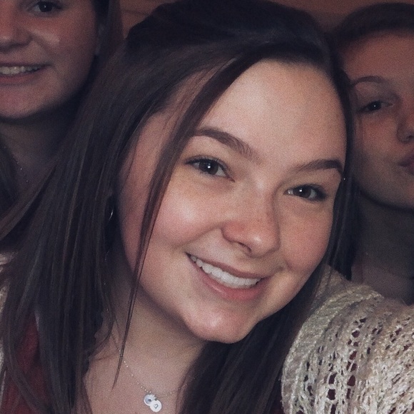 Meet your Posher, Hailey - Picture 2 of 2